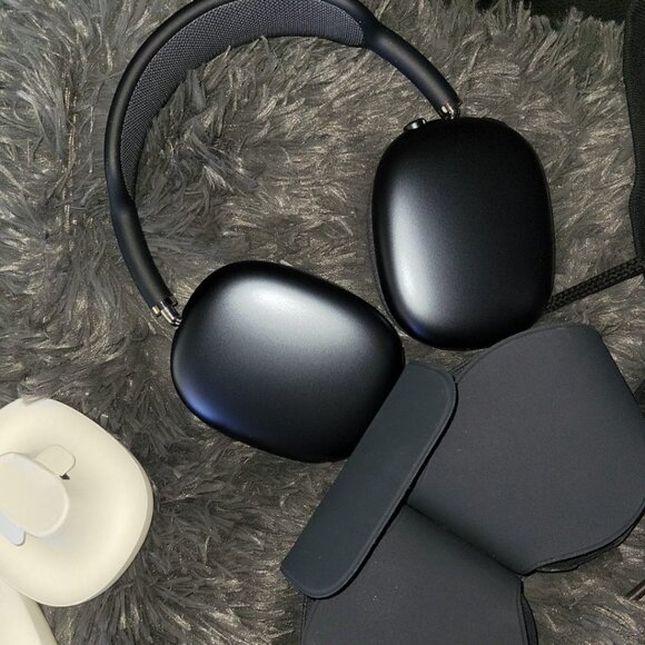 Apple Airpod max headphones Bluetooth - Picture 1 of 2